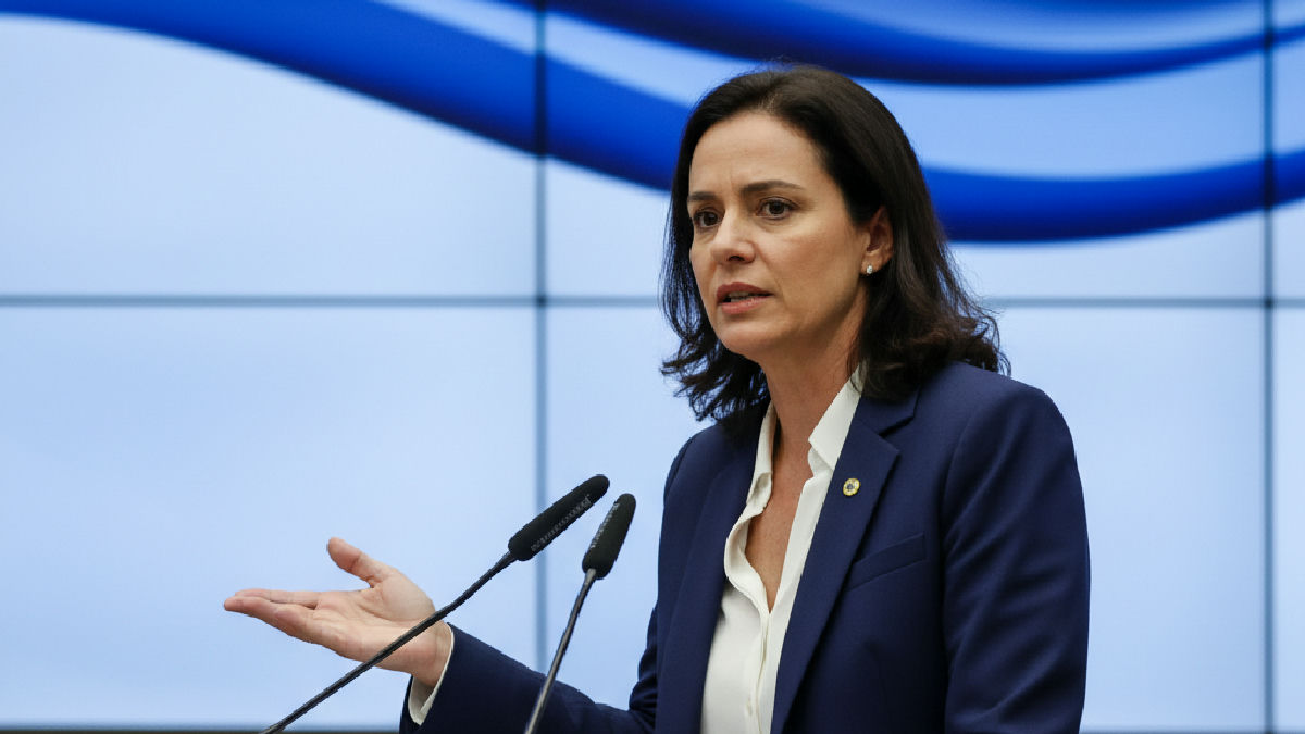 bia kicis desmente - A Resposta de Bia Kicis: Estranhamento e Desmentido