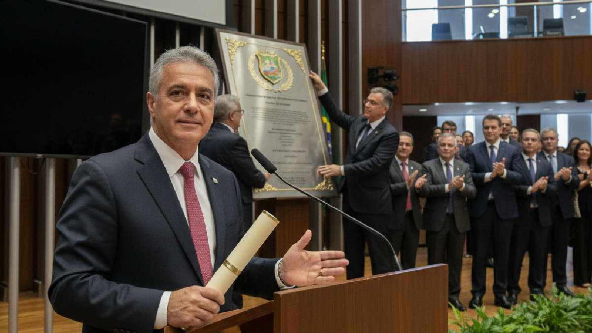 cldf homenageia claudio - A Trajetória de um Jornalista Investigativo Exemplar